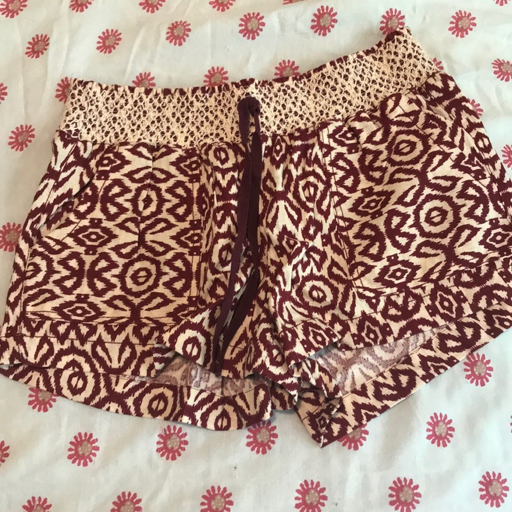❣️red & cream print shorts